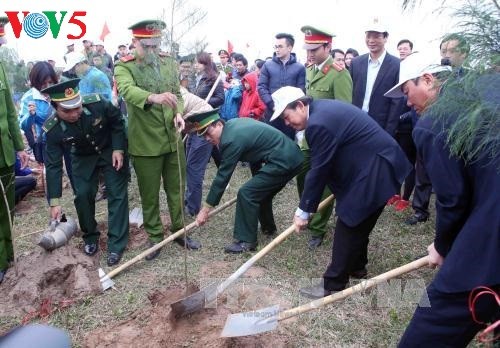 Чыонг Хоа Бинь принял участие в церемонии старта праздника посадки деревьев  - ảnh 1